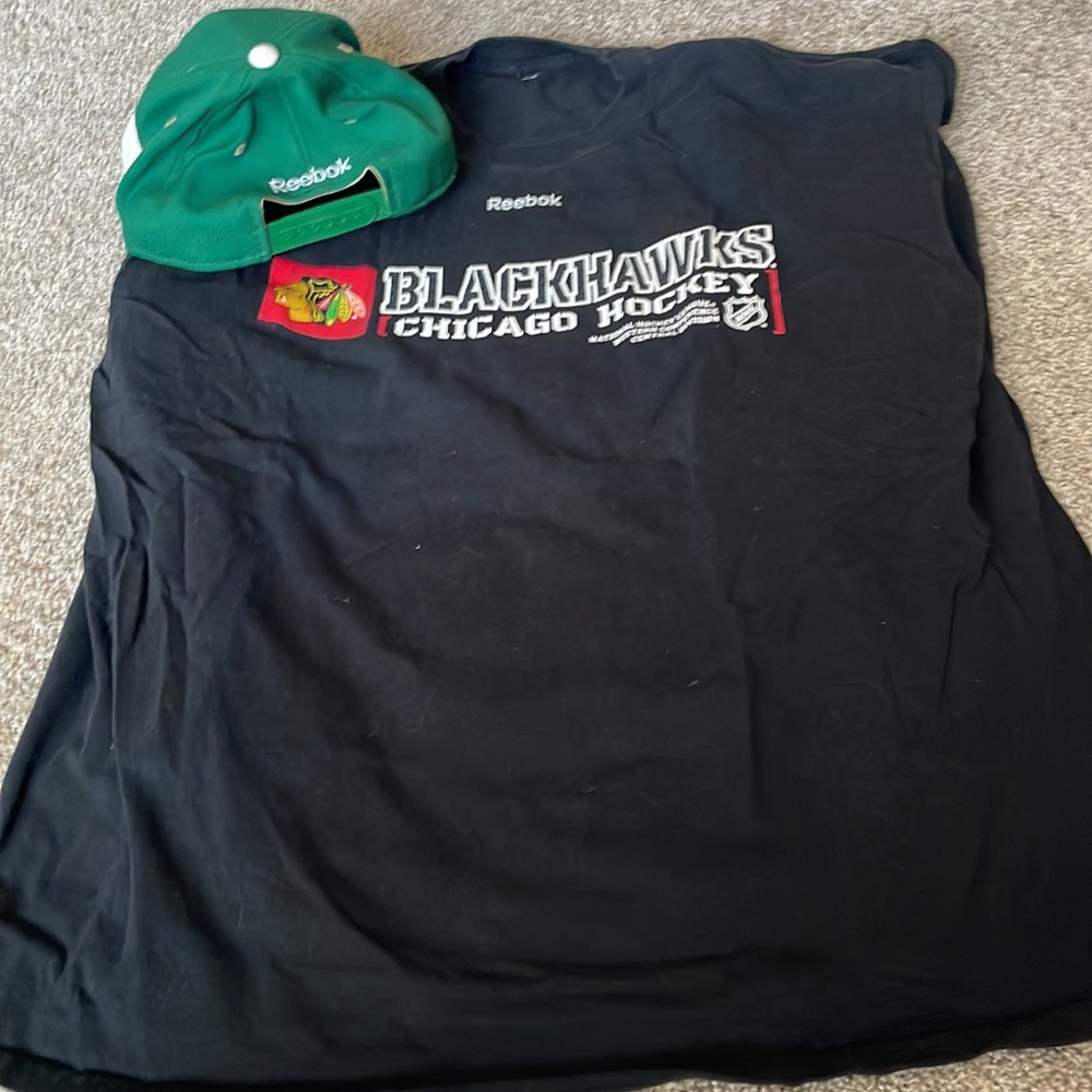Blackhawks Reebok - Picture 2 of 2